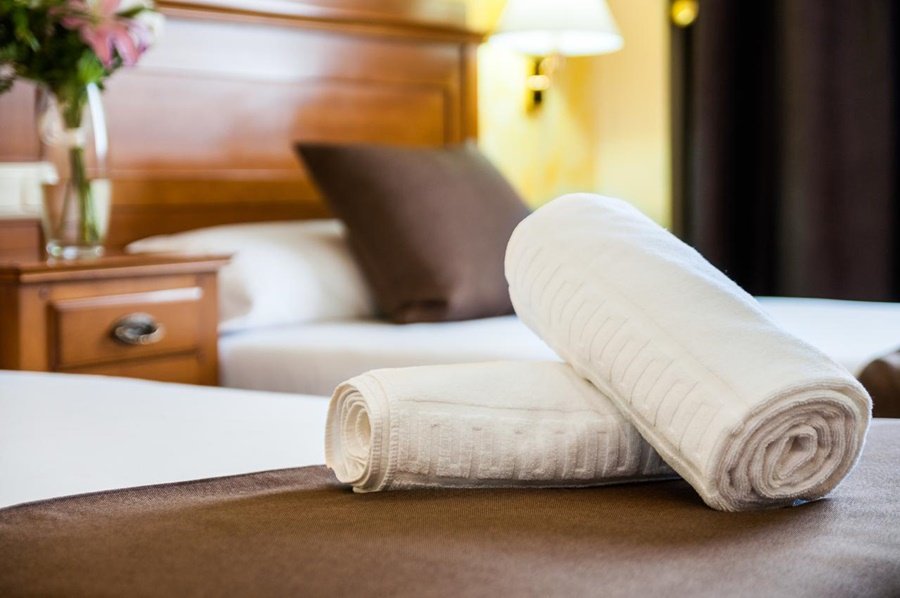 HOTEL CARLOS I-guestroom-105504 Guest Room.jpg