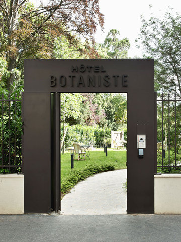 HLB Exterior Hotel Botani