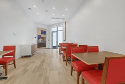  - Holiday Inn Express Bushwick Brooklyn New York