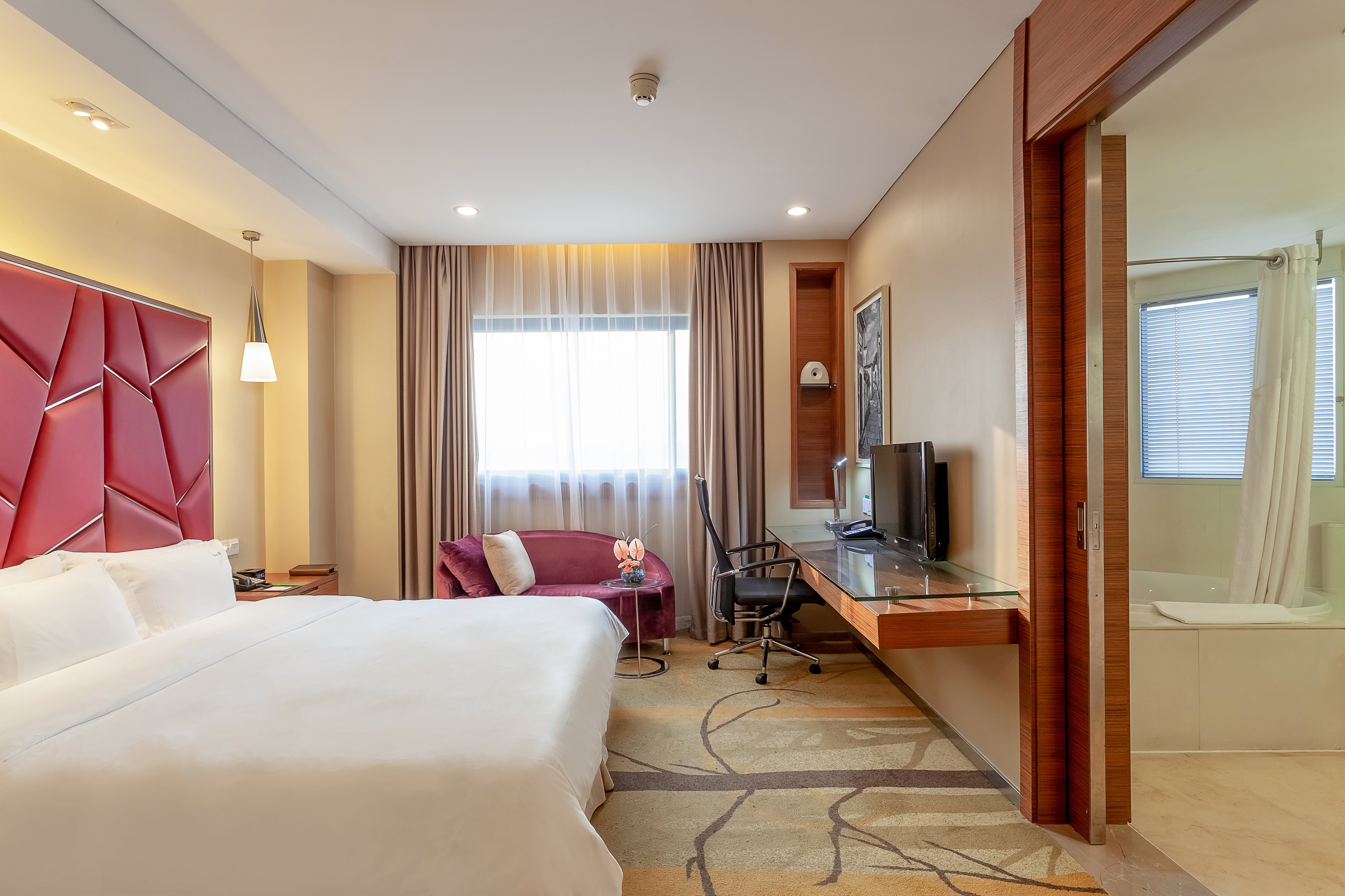 HOLIDAY INN HEFEI BY IHG-guestroom-Deluxe Room.jpg