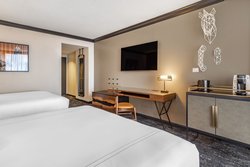  - Omni Hotel Austin - I-35, Exit 234B