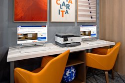  - Holiday Inn Express & Suites Valencia - I-5, Exit 170