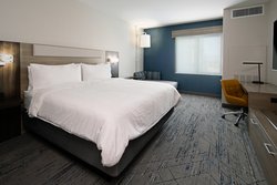  - Holiday Inn Express & Suites Valencia - I-5, Exit 170
