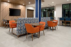  - Holiday Inn Express & Suites Valencia - I-5, Exit 170