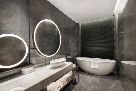 HOTEL INDIGO GARDEN EXPO - Photo 25