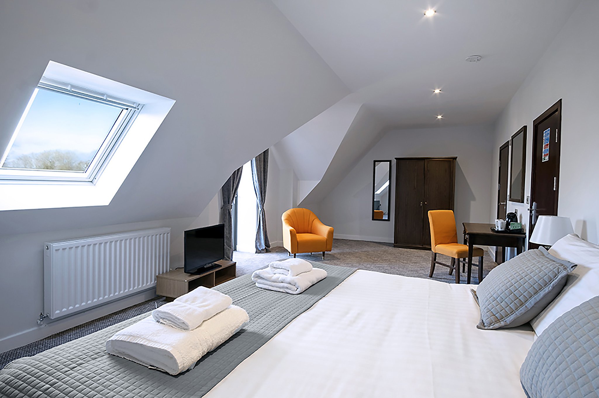 COTSWOLDS HOTEL AND SPA-guestroom-Superior Double Room.jpg