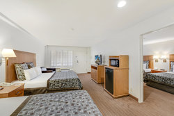  - Anaheim Desert Inn & Suites - I-5, Exit 110
