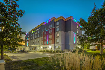 Holiday Inn Express & Suites