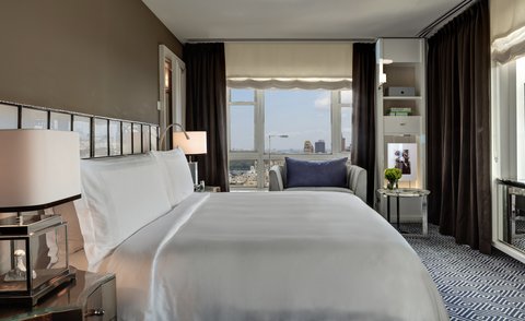 THE CARLYLE A ROSEWOOD HOTEL - Photo 23