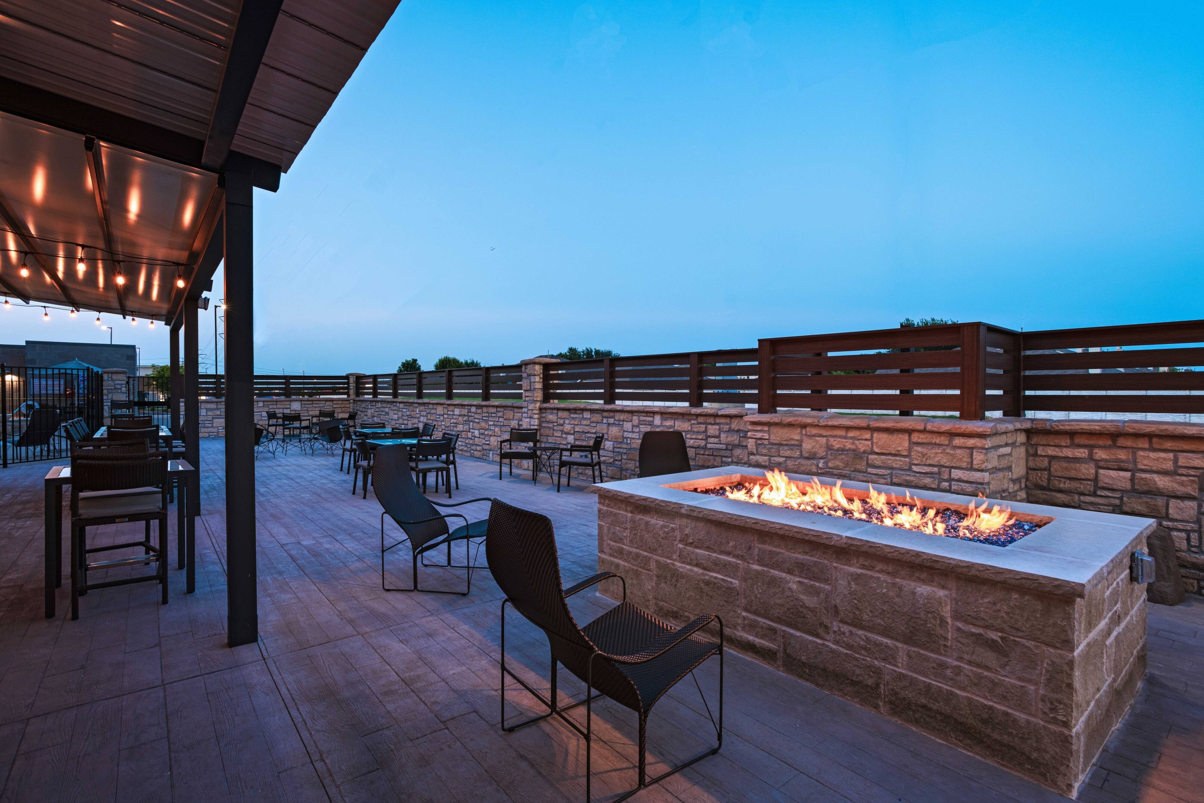 Outdoor Patio & Firepit