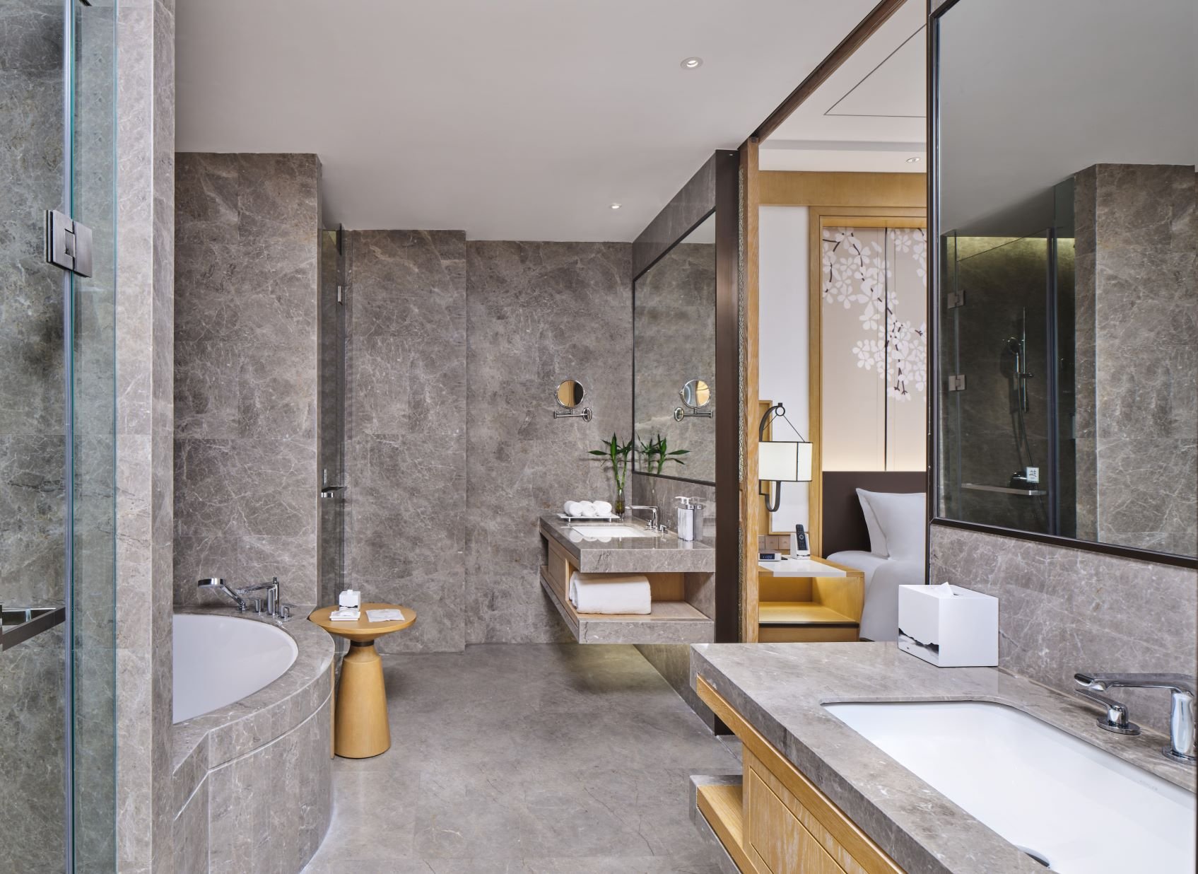 HUALUXE BAY HOT SPRING RESORT-guestroom-Bathroom Amenities.jpg