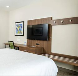  - Holiday Inn Express & Suites Lake Forest