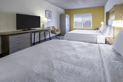  - Holiday Inn & Suites Rothschild - I-39, Exit 185