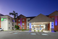  - Holiday Inn Express & Suites Tulare - CA 99, Exit 88