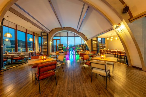 HOTEL INDIGO GARDEN EXPO - Photo 18