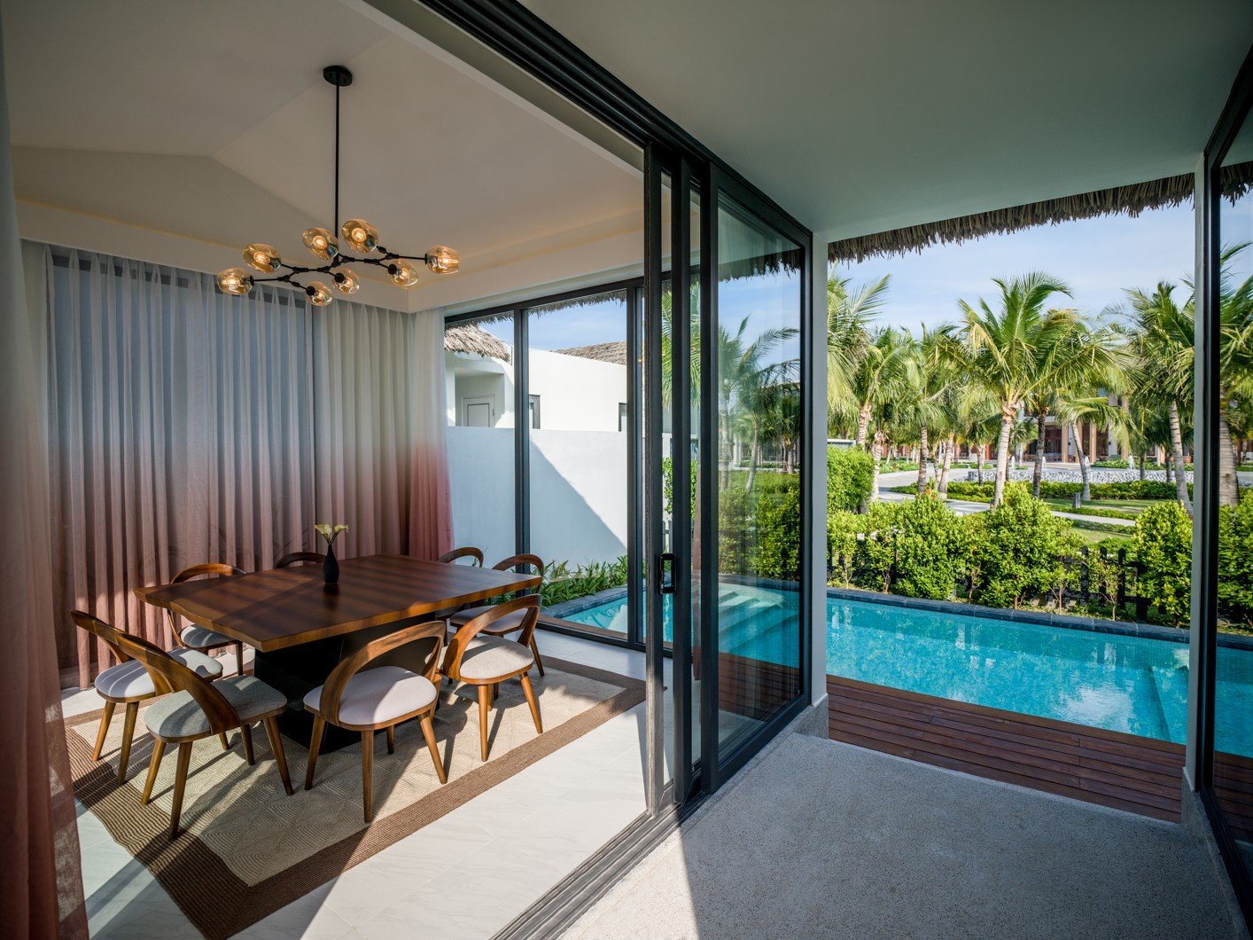 NEW WORLD PHU QUOC RESORT-guestroom-Deluxe PV.jpg