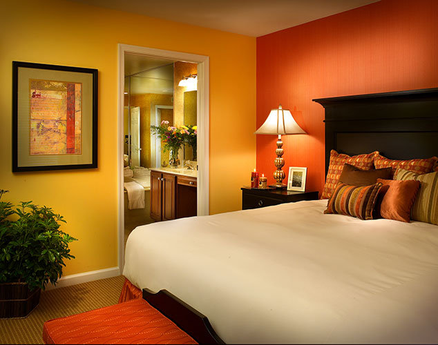 VACATION VILLAGE WILLIAMSBURG-guestroom-Bedroom.jpg