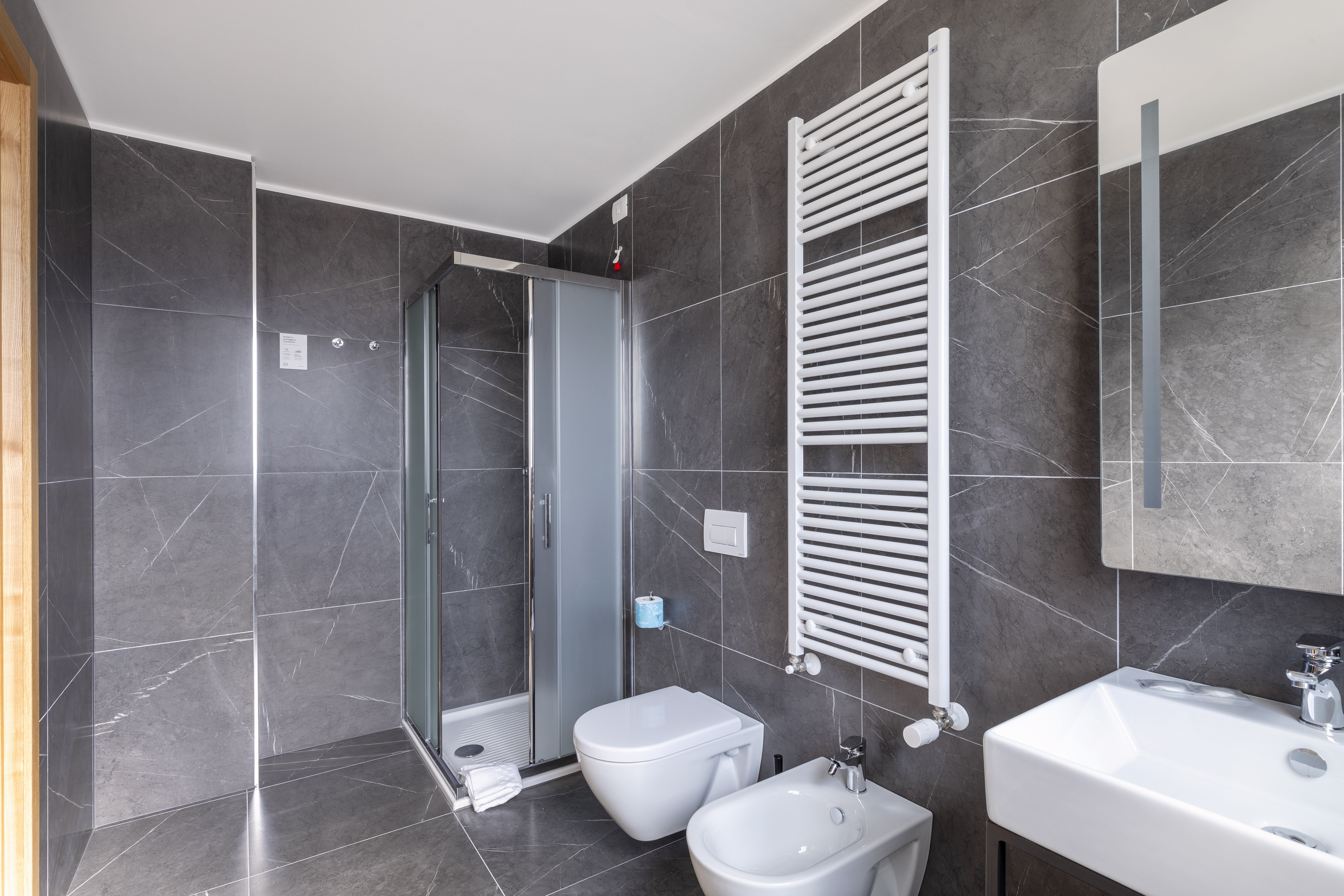 B-B HOTEL BRESCIA-guestroom-GUEST BATHROOM.jpg