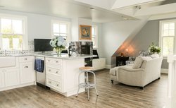  - Almondy Inn Newport