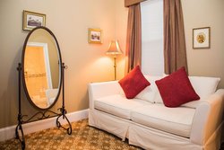  - Almondy Inn Newport