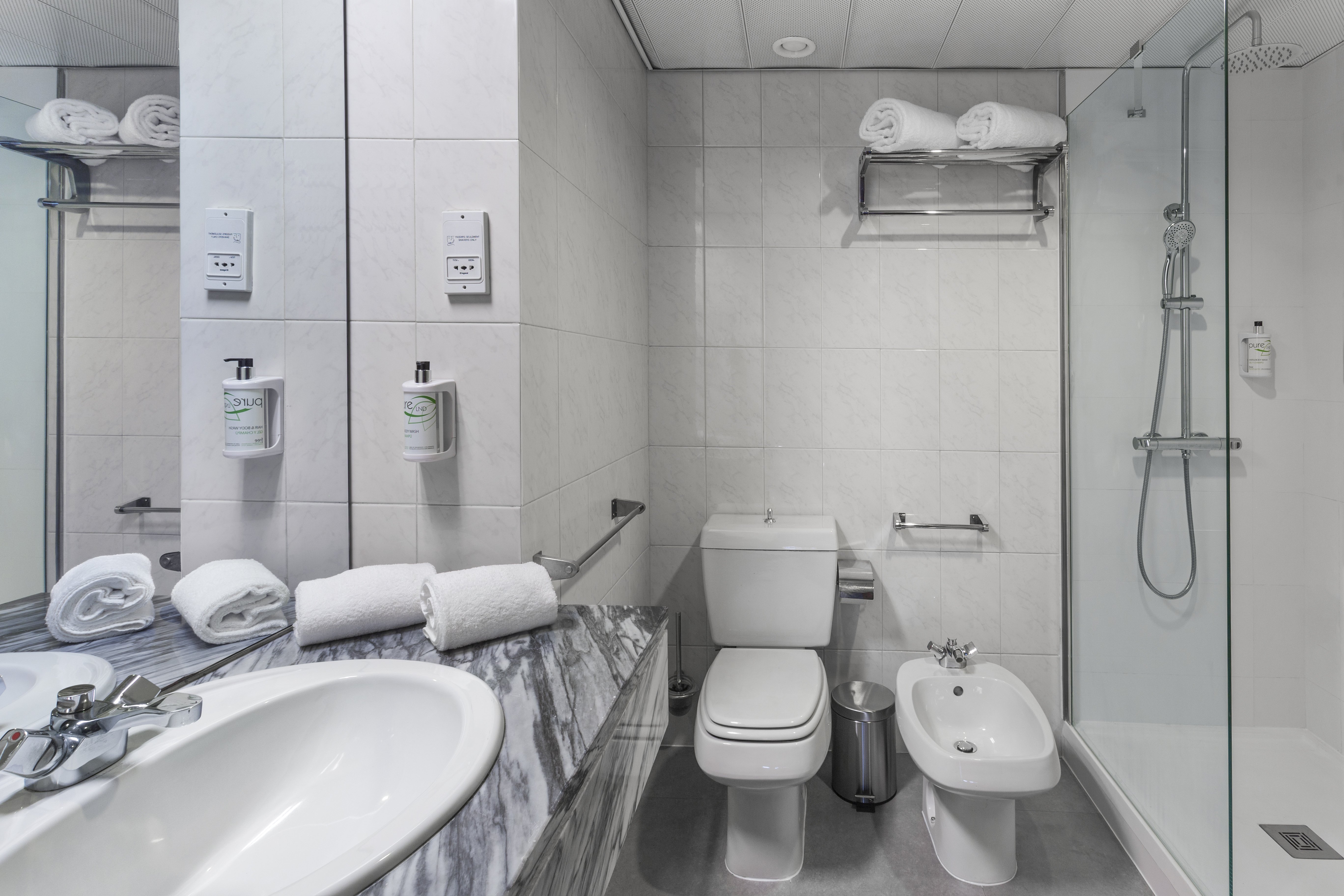 B&B HOTEL E APARTAMENTO FELGUEIRAS-guestroom-Bathroom.jpg