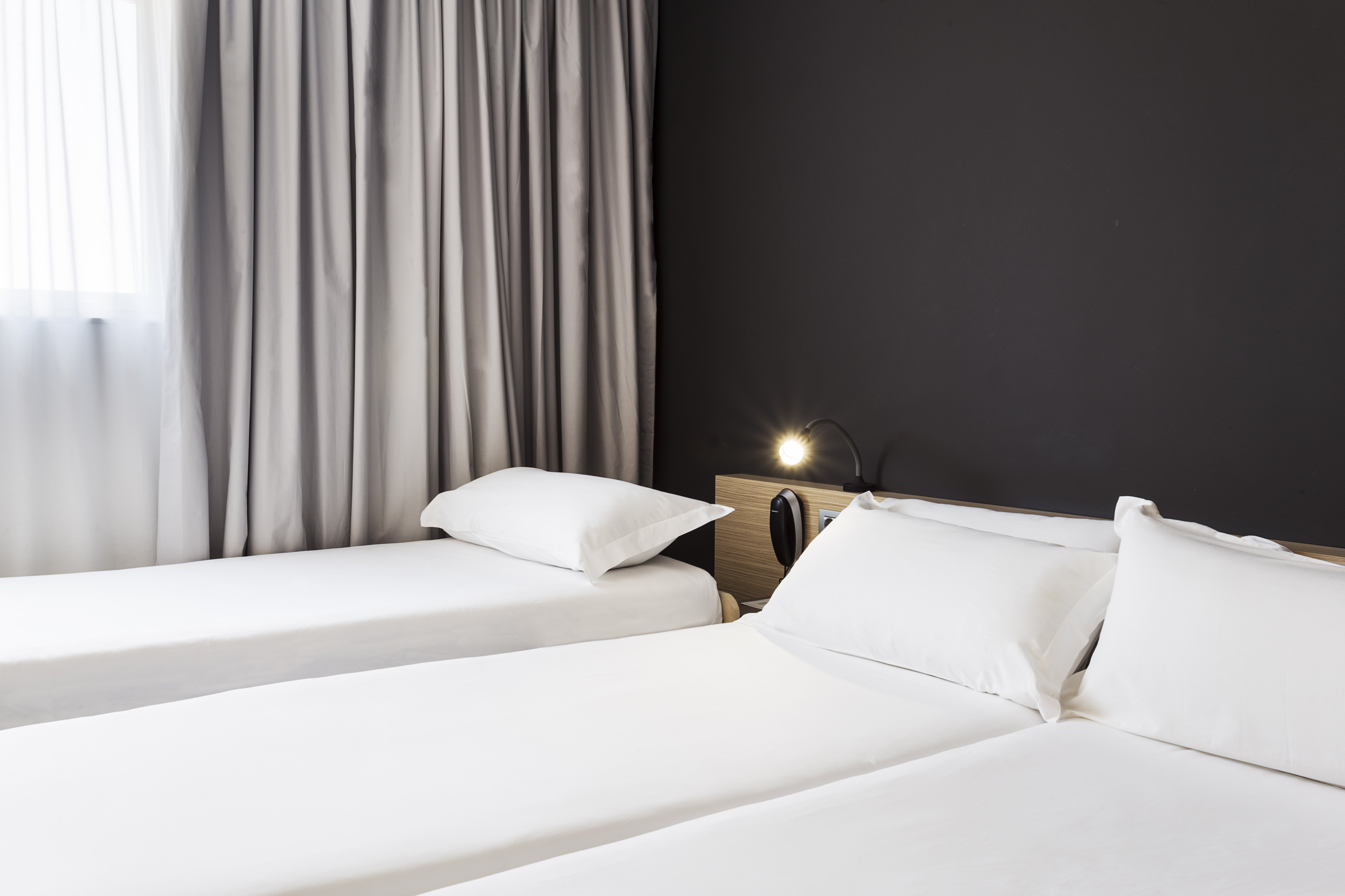 B-B HOTEL GRANADA-guestroom-Twin Room.jpg