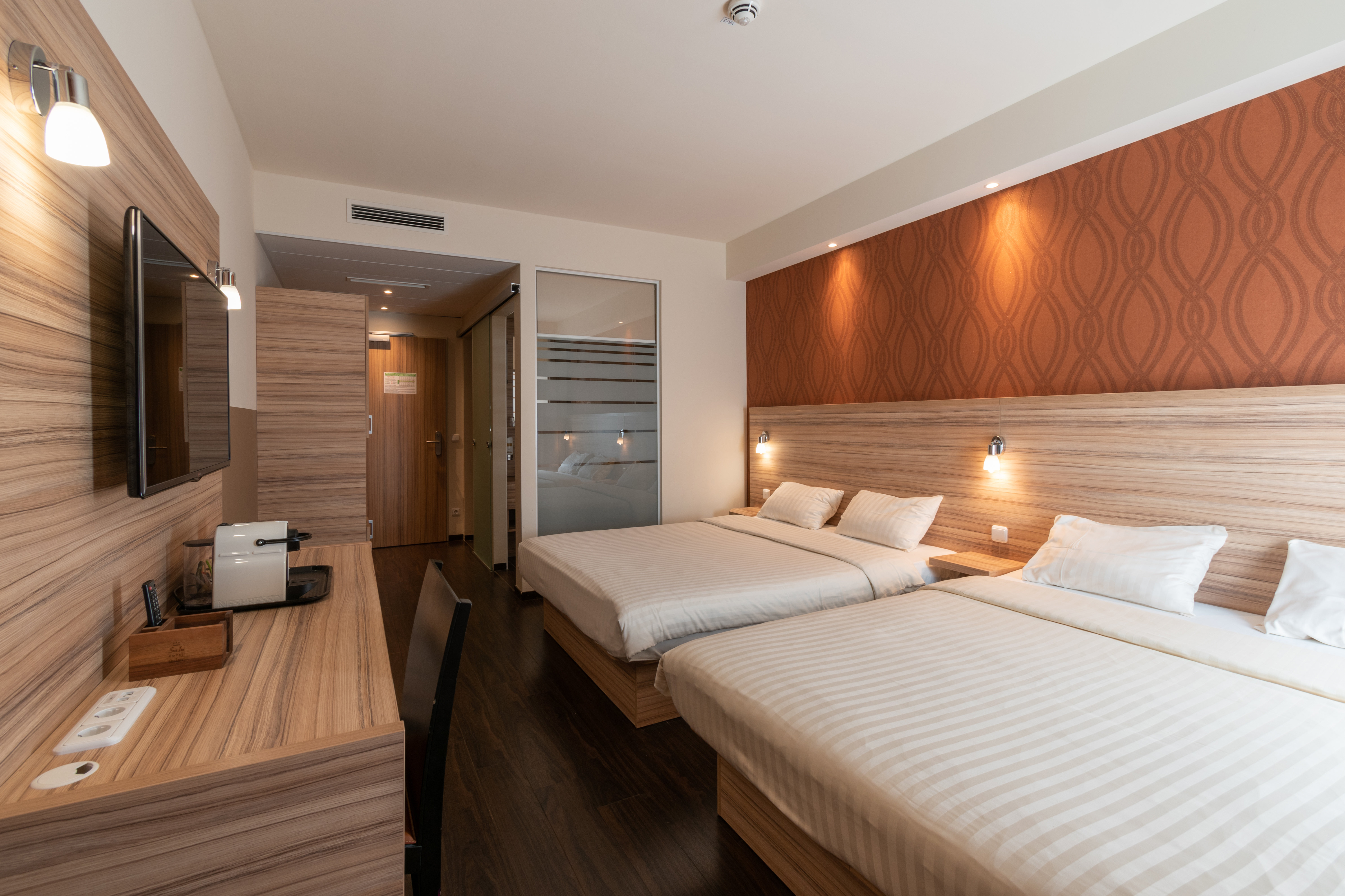 STAR G HOTEL PREMIUM MUNCHEN DOMAGK-guestroom-Family Room.jpg