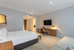  - Sutton Place Hotel Downtown Toronto
