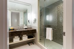  - Sutton Place Hotel Downtown Toronto