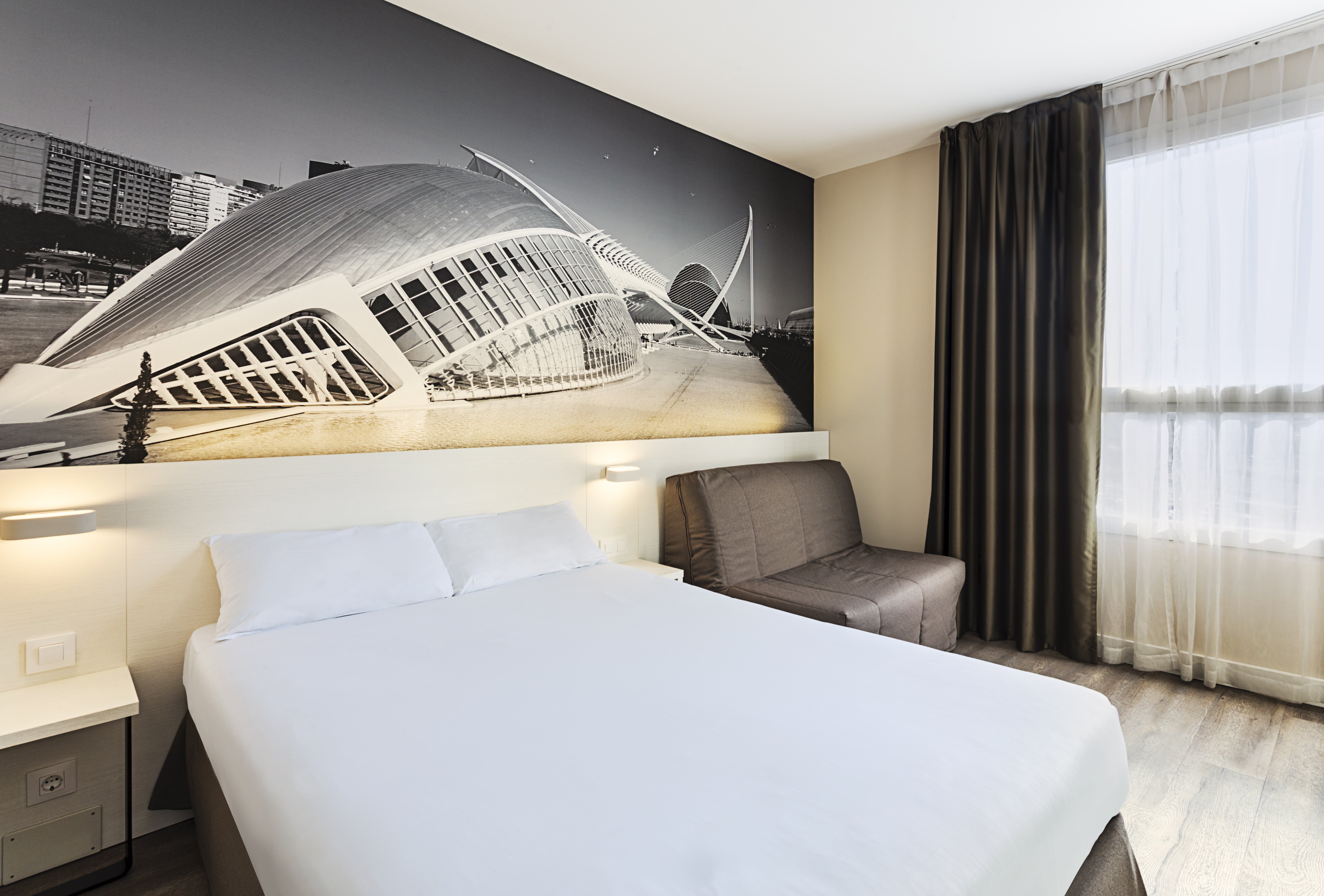 B&B HOTEL VALENCIA CIUDAD DE LAS CI-guestroom-DOUBLE ROOM.jpg