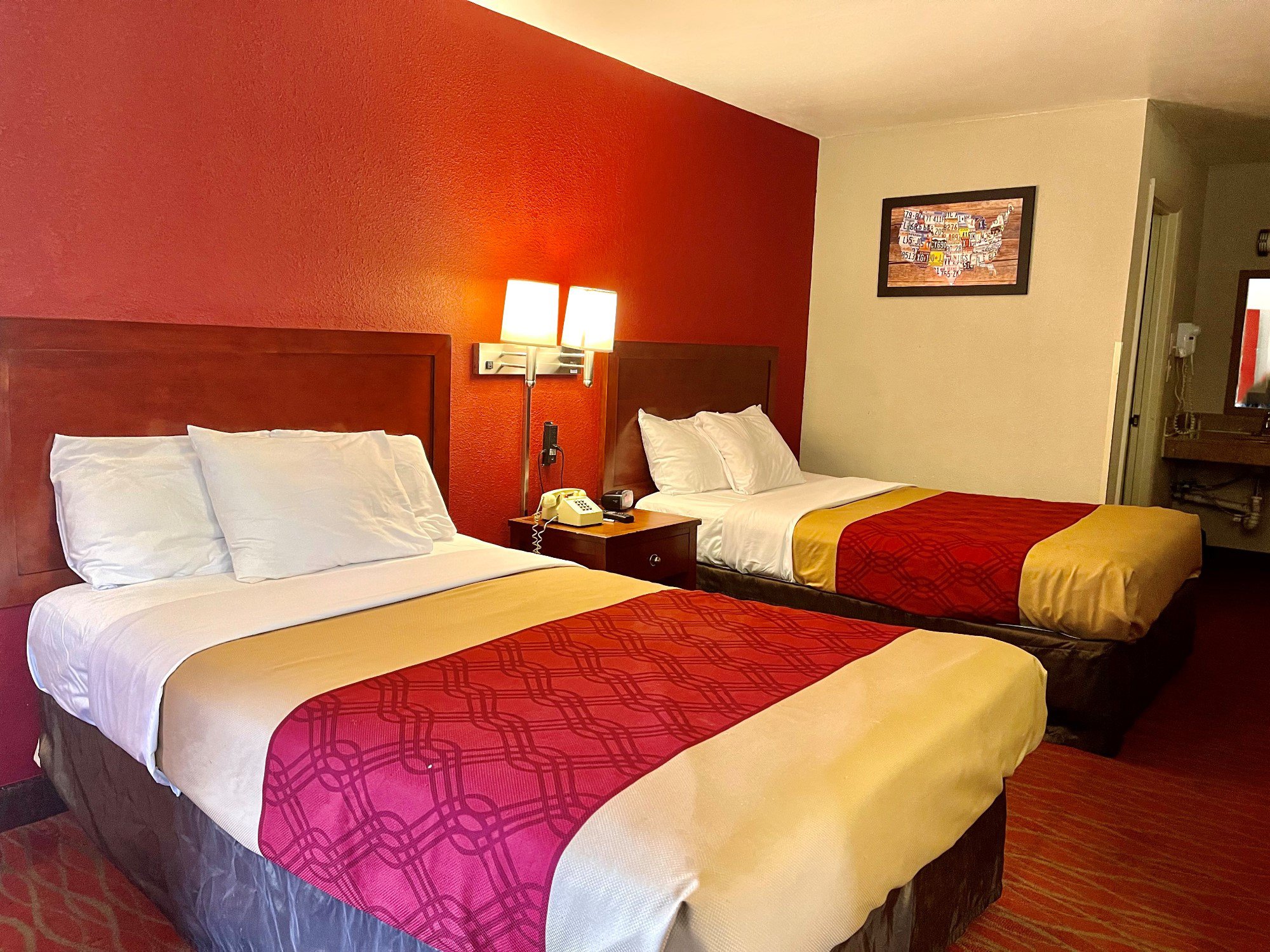 RED CARPET INN BY UNIVERSITY-guestroom-RMDCP Doubles A.jpg