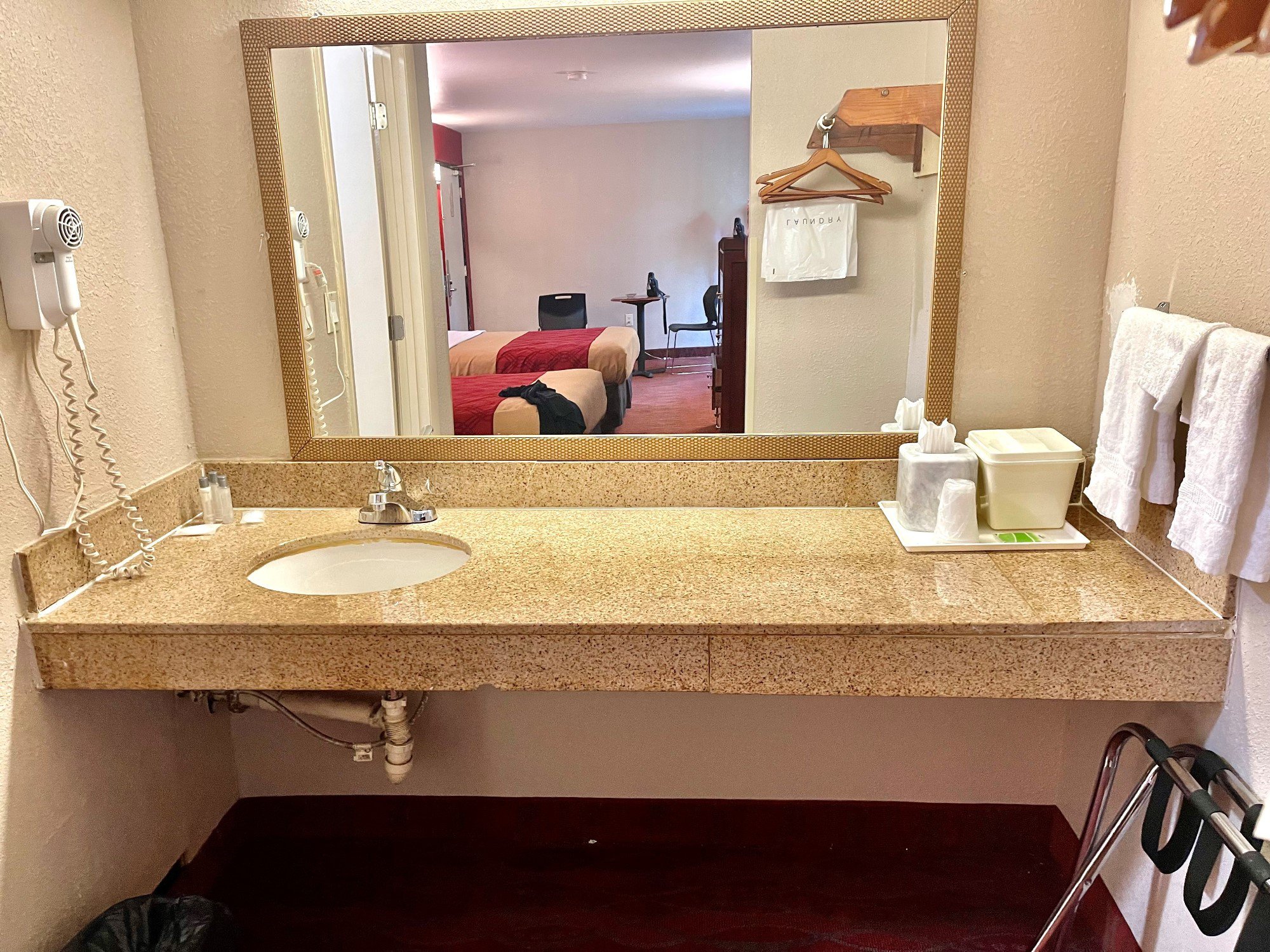 RED CARPET INN BY UNIVERSITY-guestroom-RMDCP Bathroom A.jpg