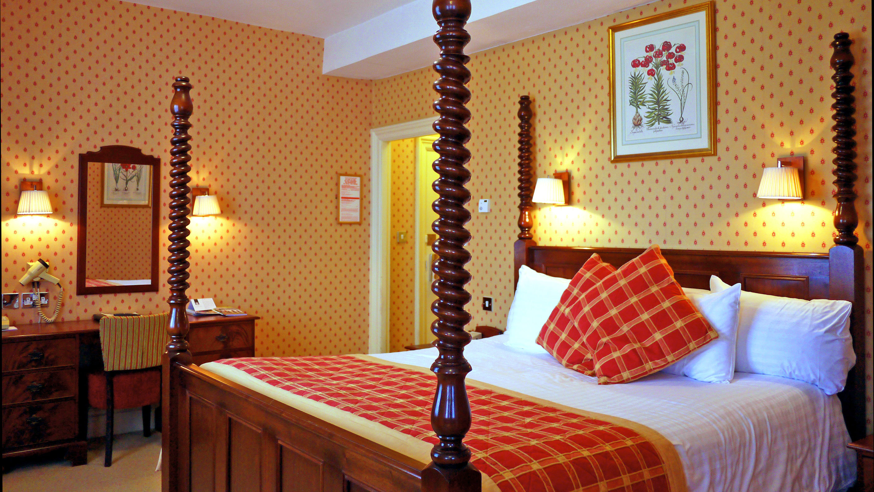 CBH Metropole Hotel and Spa-guestroom-Tower Suite.jpg