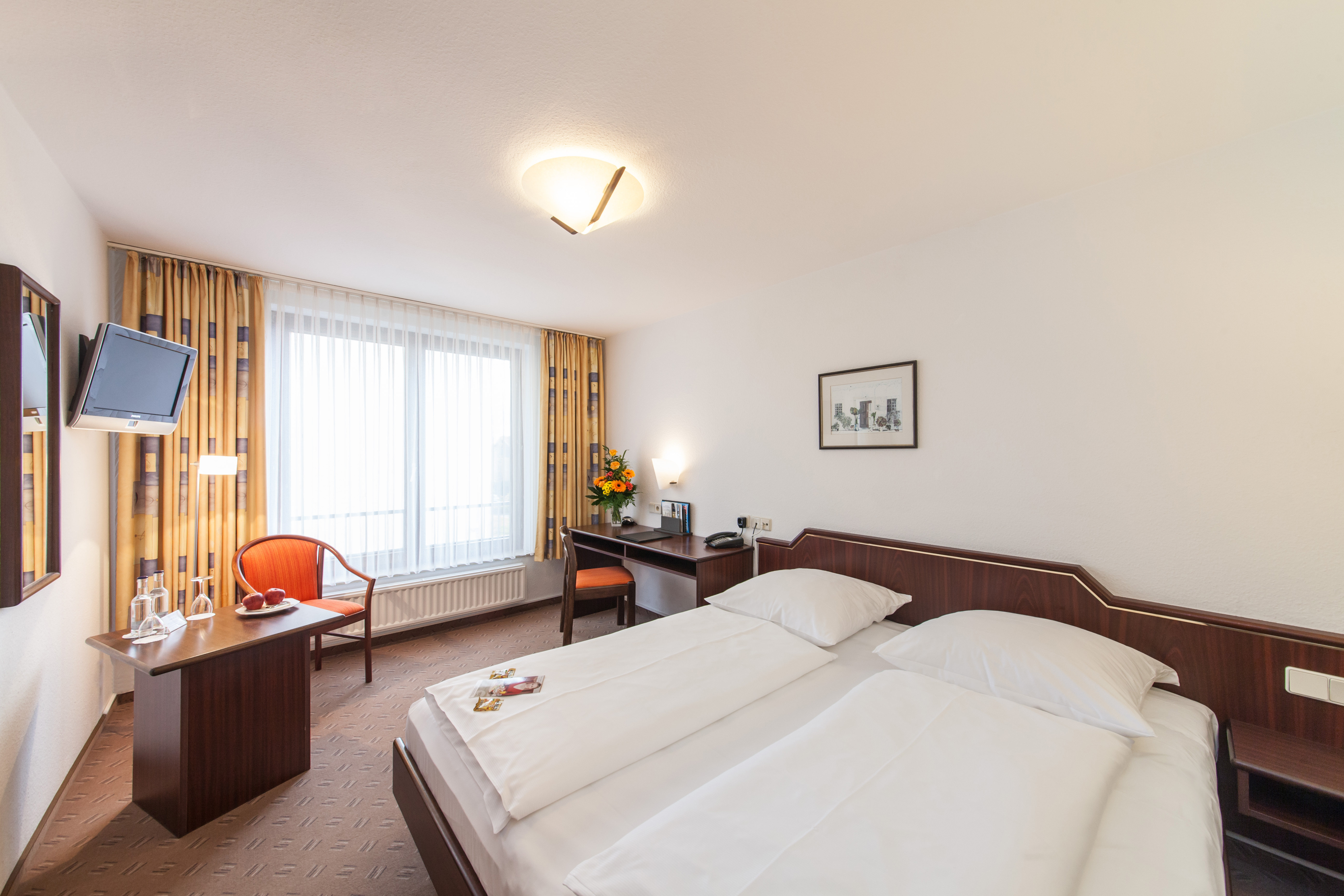 HOTEL STRIJEWSKI WOLFSBURG-guestroom-Standard double room - Hotel Strijewski Wolfsburg.jpg