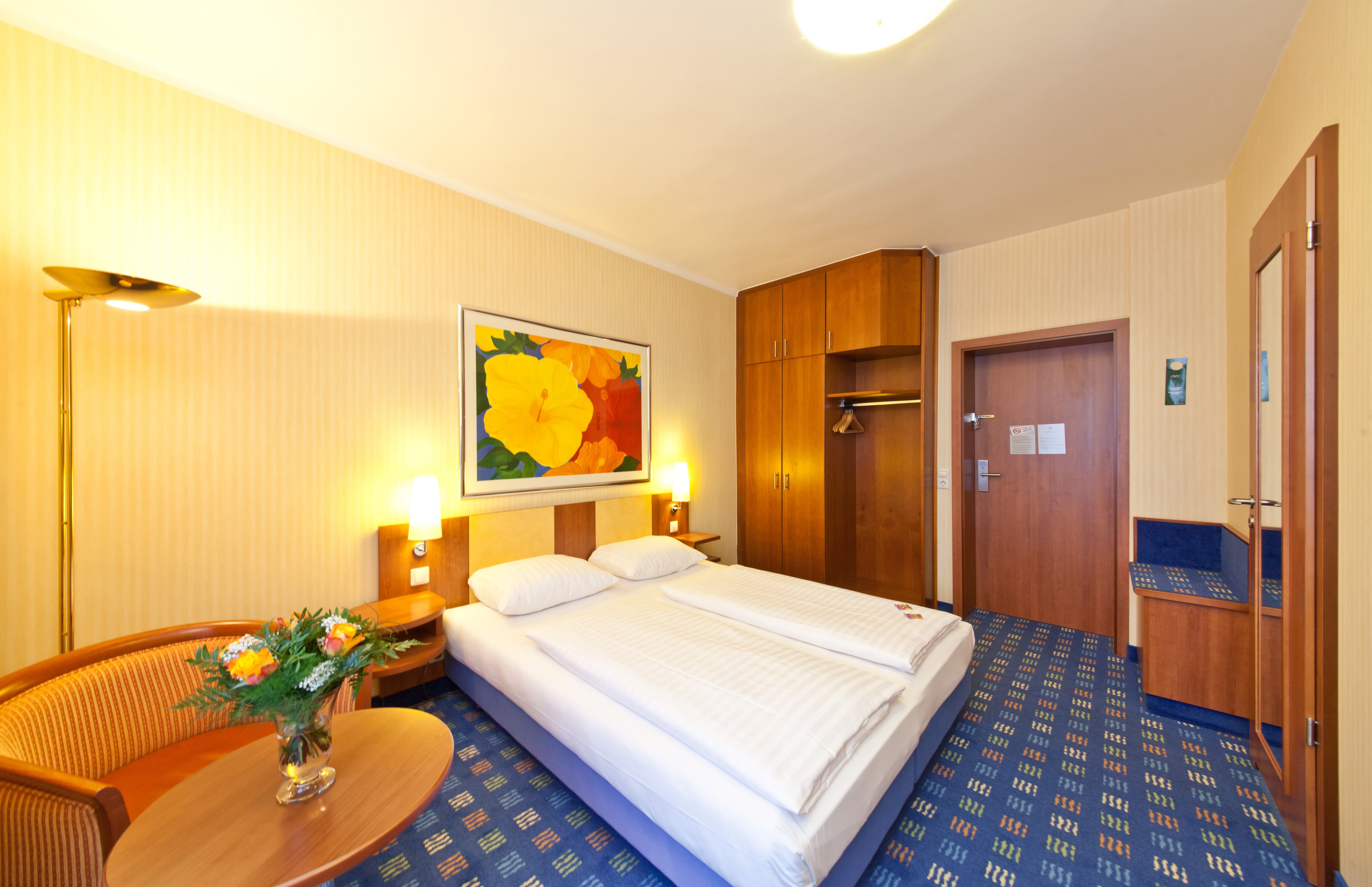 BOULEVARD STUTTGART-guestroom-Standard double room - Hotel Boulevard Stuttgart City.jpg