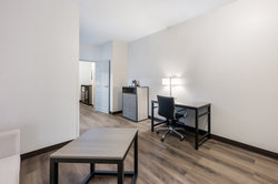  - Red Roof Plus+ Inn & Suites Bessemer - I-20 & I-59, Exit 108