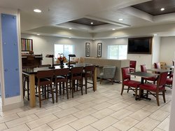  - Holiday Inn Express & Suites Lewisburg