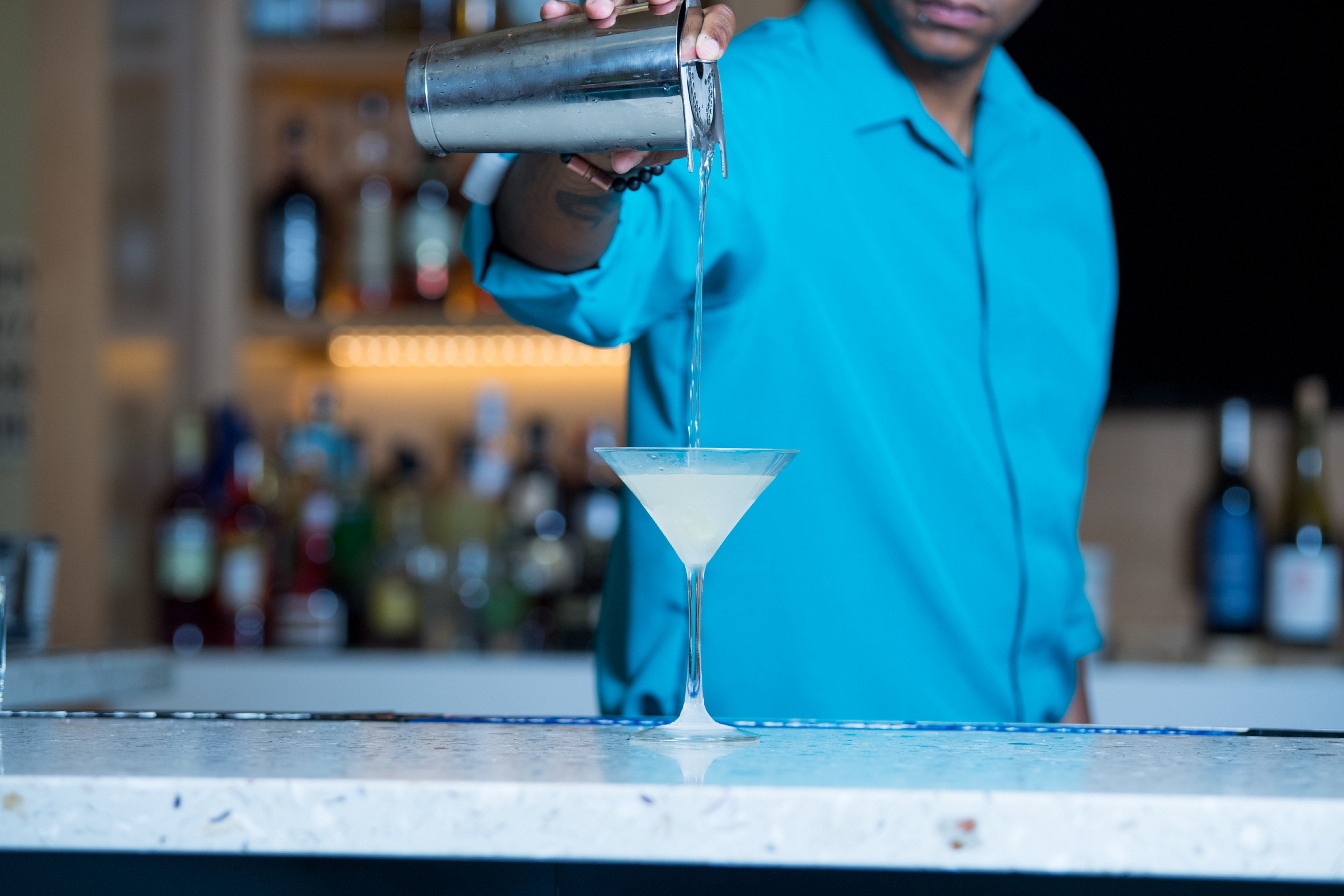 Enjoy a specialty cocktail during our happy hour in Hunter's Bend