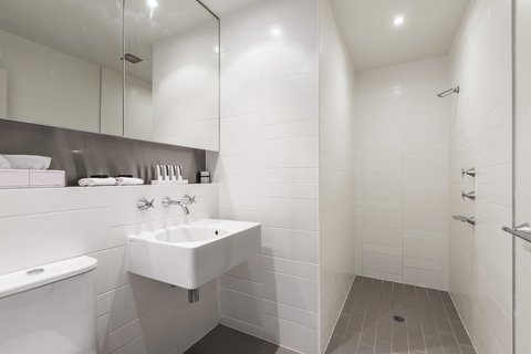 Bedroom Concourse Apartment Bathroom