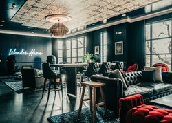  - Colton House Hotel Austin