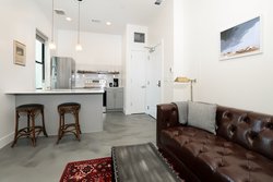  - Colton House Hotel Austin