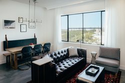  - Colton House Hotel Austin