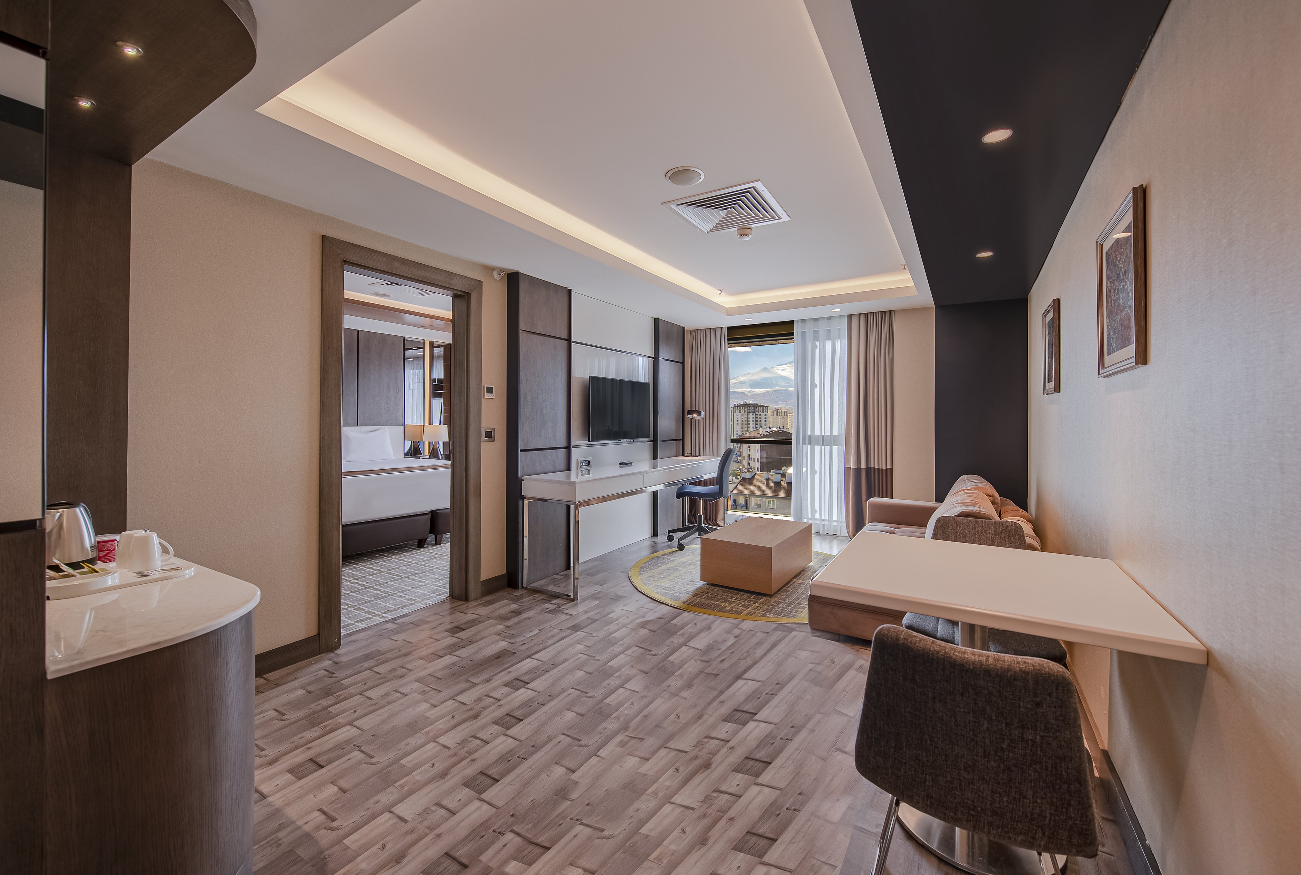 HOLIDAY INN DUVENONU BY IHG-guestroom-Suite.jpg