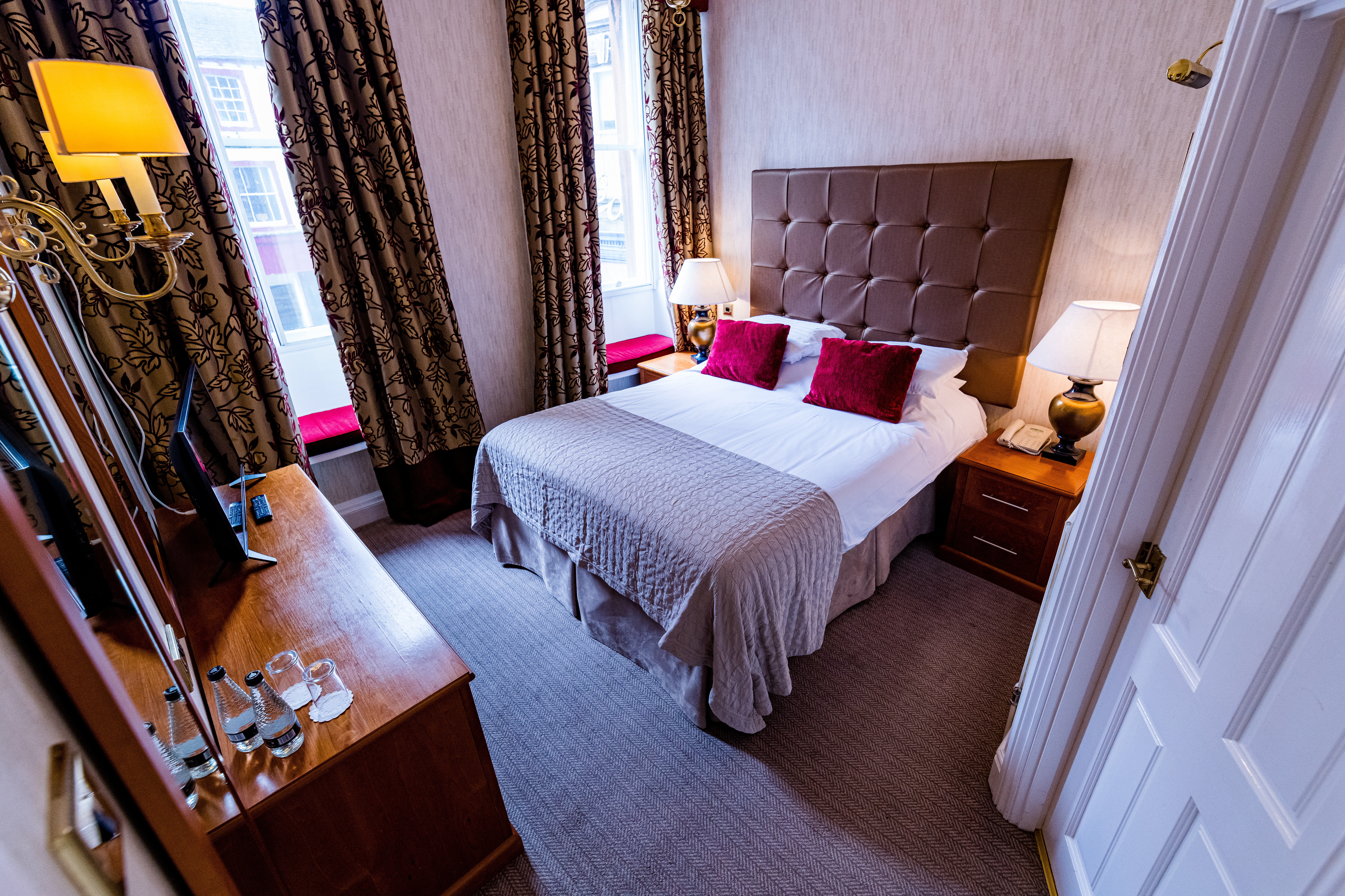 THE GEORGE HOTEL-guestroom-Suite.jpg