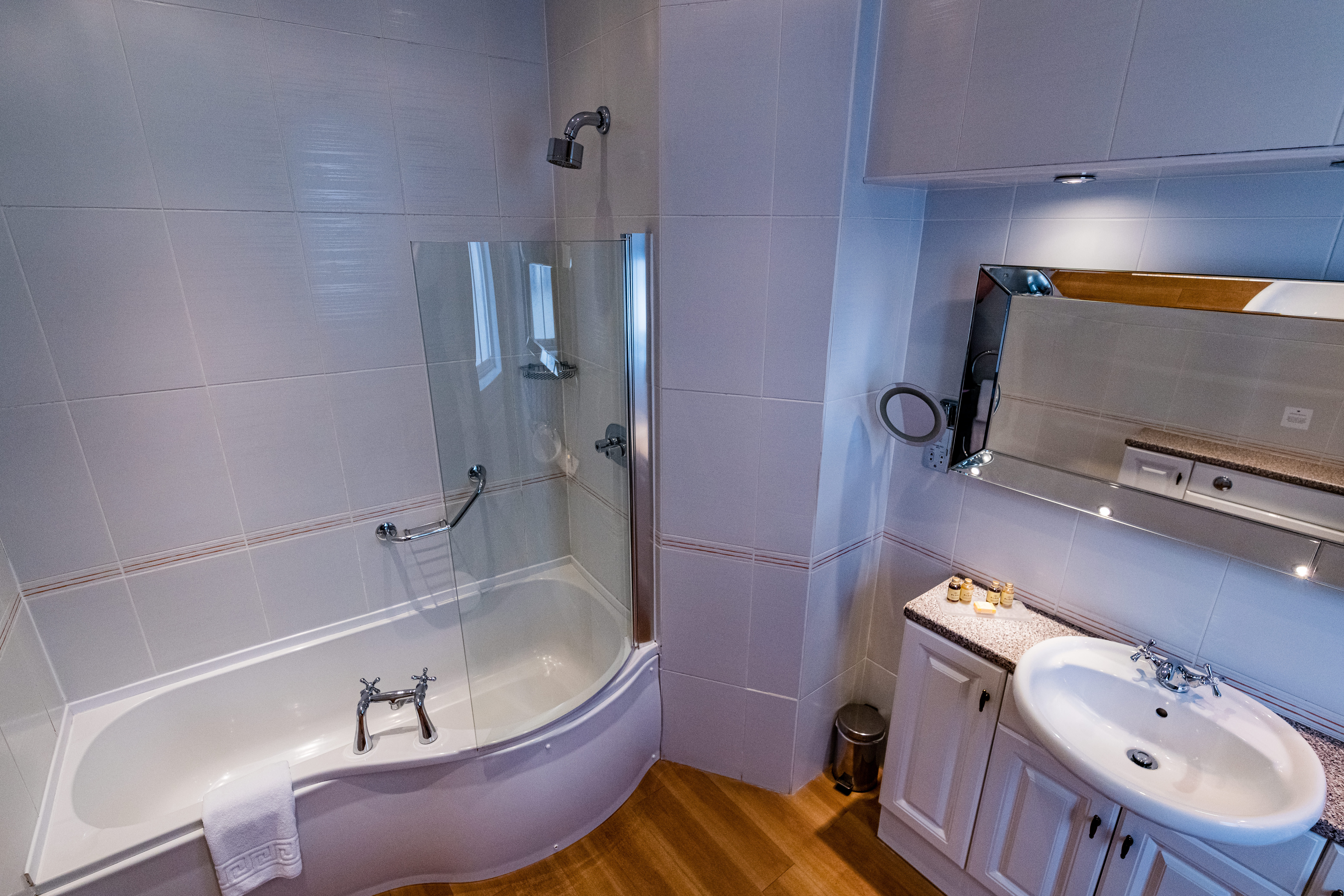 THE GEORGE HOTEL-guestroom-Feature Room Bathroom.jpg