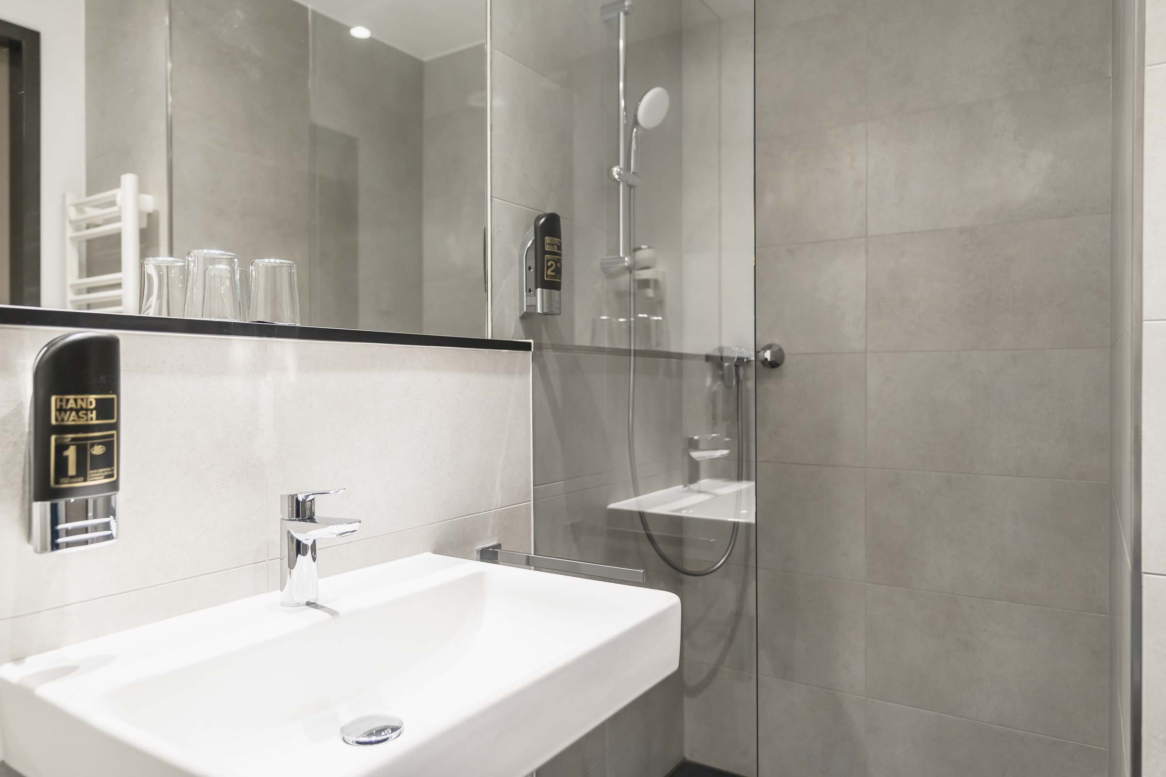 ABASTO HOTEL MUNICH-guestroom-Bathroom.jpg