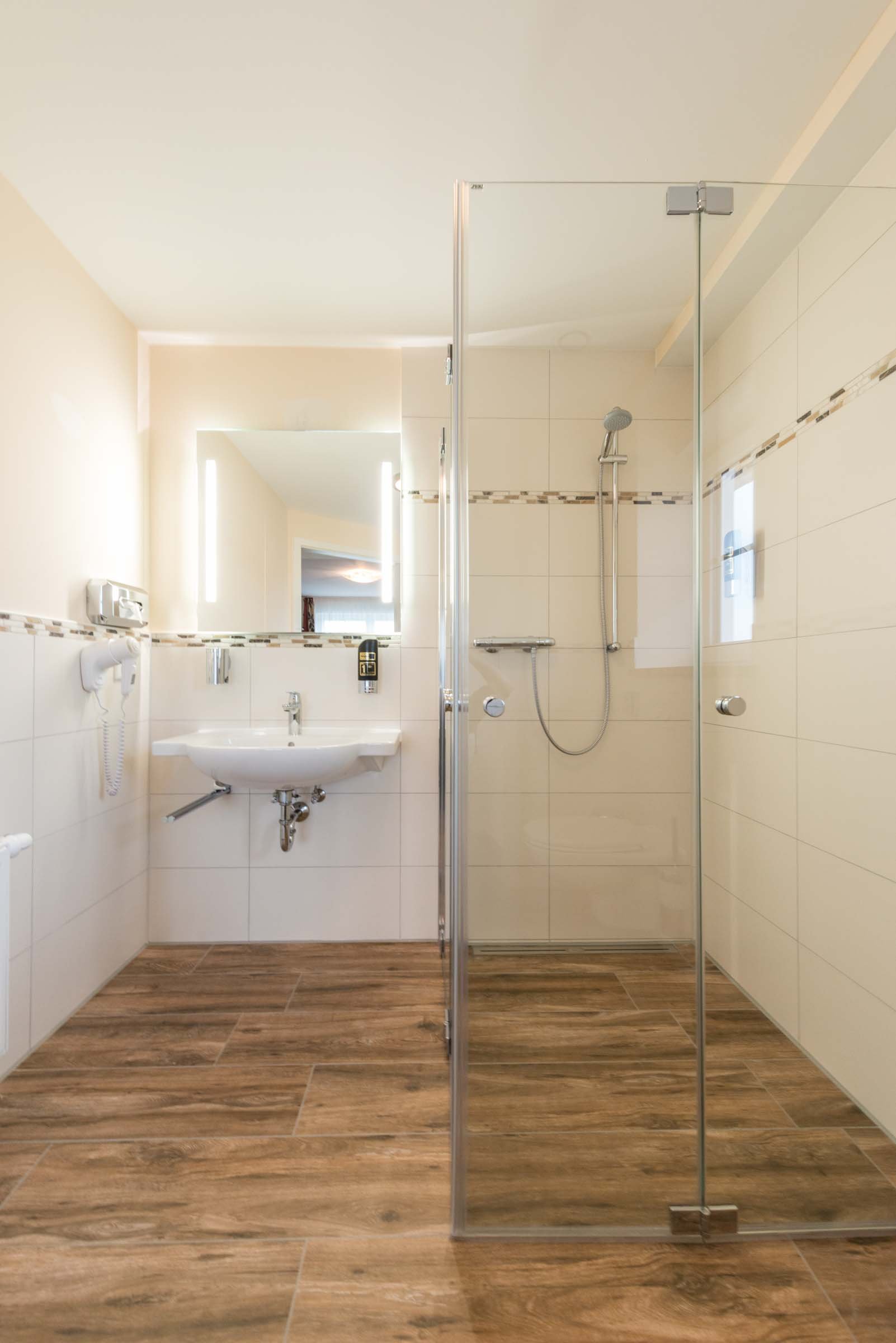 ABASTO HOTEL MAISACH-guestroom-34875_Bathroom.jpg