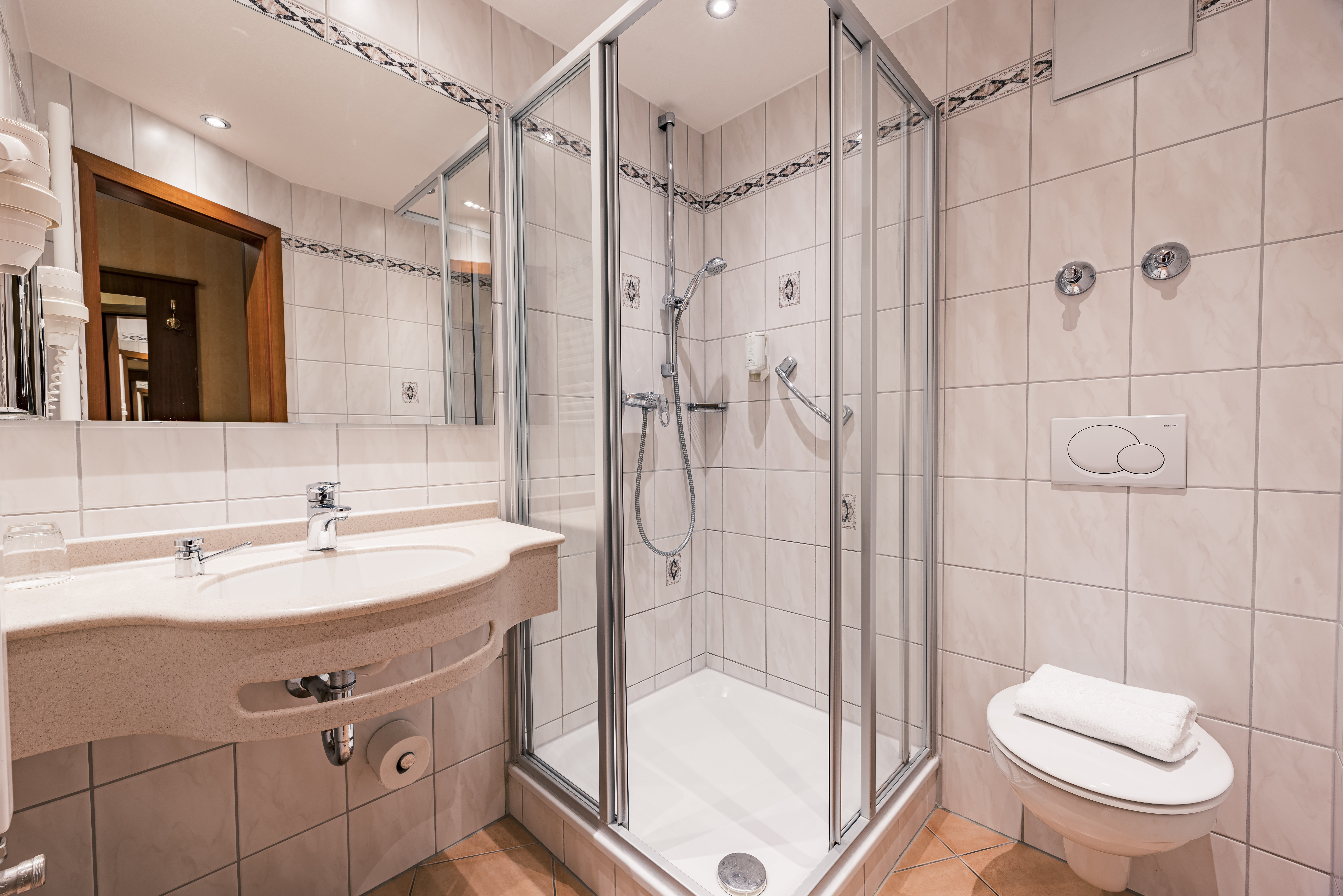 TOP VCH HOTEL WARTBURG STUTTGART-guestroom-Bathroom - TOP VCH Hotel Wartburg Stuttgart.jpg