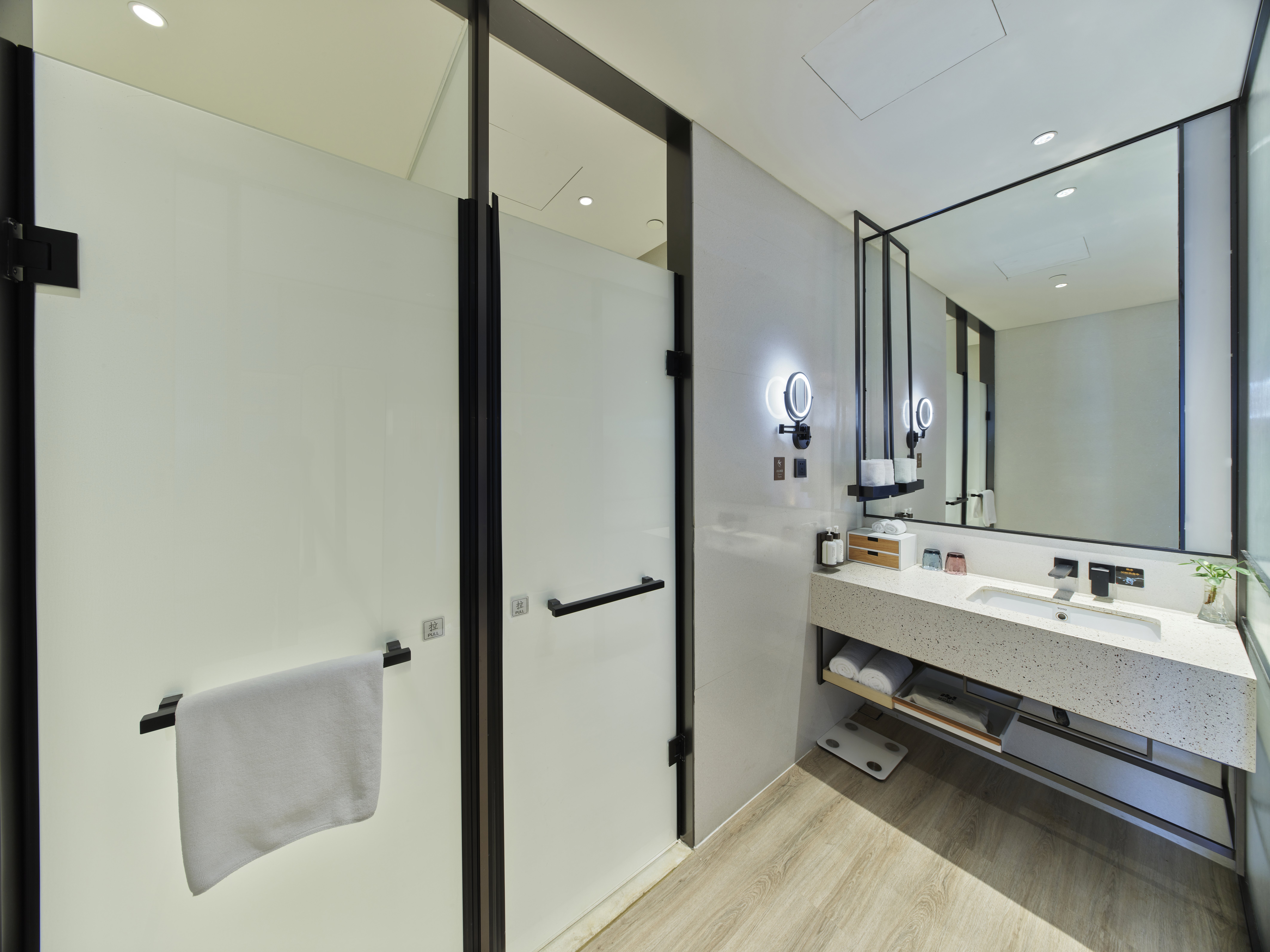 EVEN HOTEL YANGTZE RIVER BY IHG-guestroom-Guest Room Bathroom.jpg