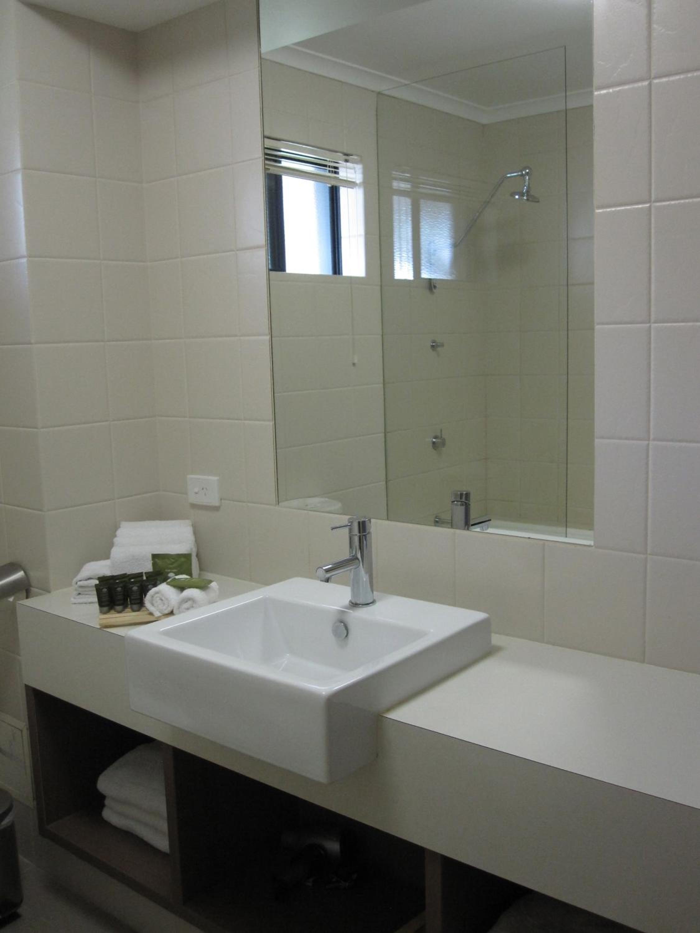 MARGARETS IN TOWN APARTMENTS-guestroom-Two Bedroom Loft Apartment Bathroom.jpg